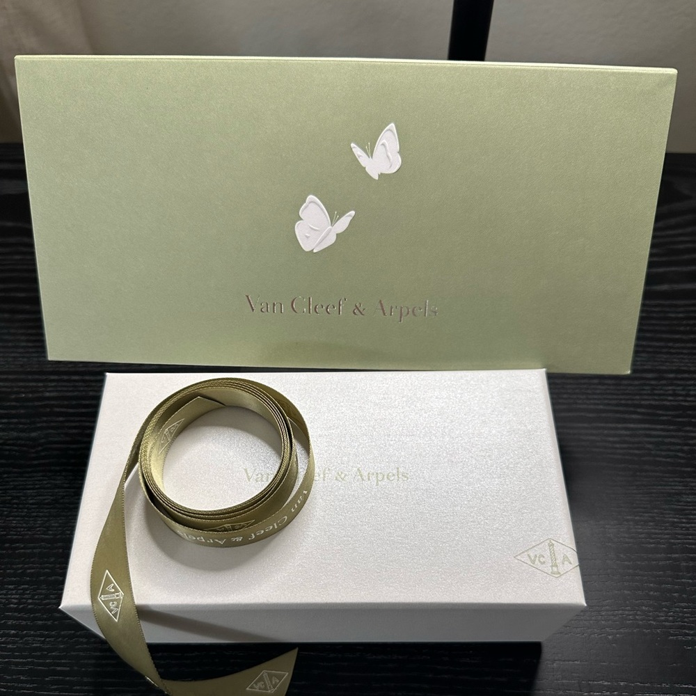 Van Cleef & Arpels Bracelet Box